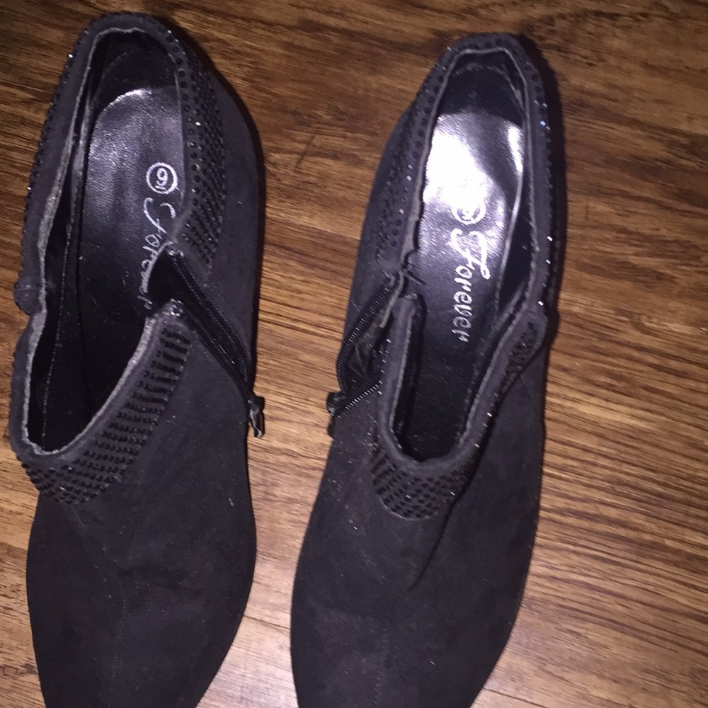Black heel boots